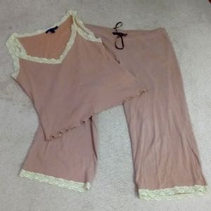 Boden | plus size mauve lace pajama set w/ top and Capri pants sz US 12/ UK 14